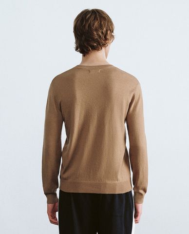  URBAN REVIVO - Áo dệt kim nam cổ tròn tay dài trẻ trung 