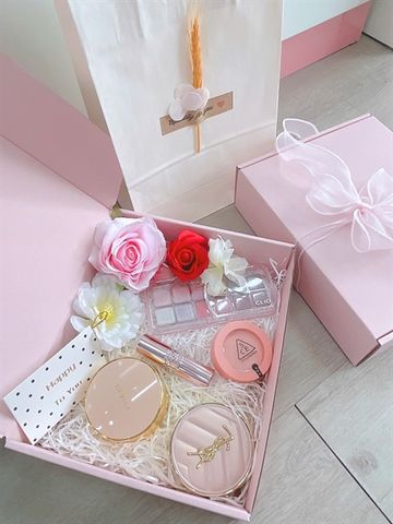 HỘP QUÀ BUỘC NƠ KÈM TÚI