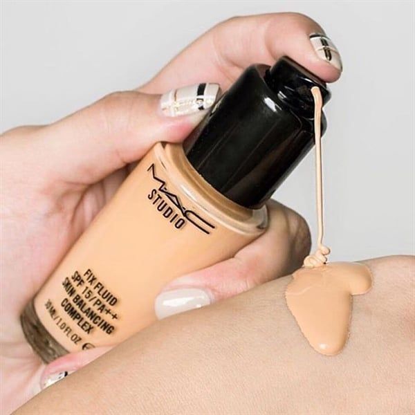 Kem Nền MAC Lâu Trôi #NC20 Màu Be Vàng Cho Da Sáng 30ml
