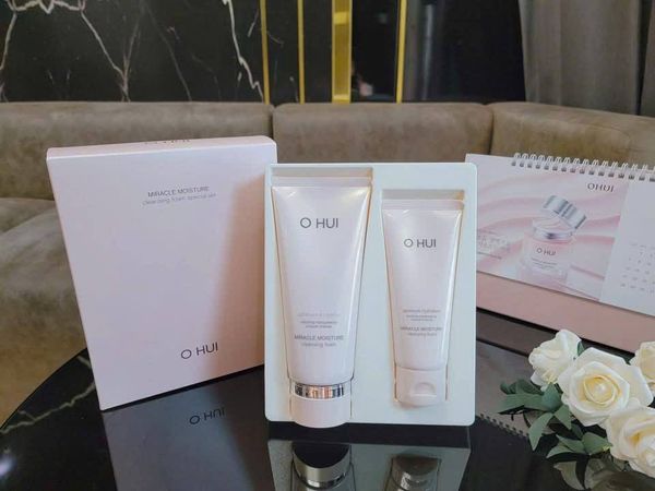 Sữa Rửa Mặt Ohui Miracle Moisture Cleansing Foam