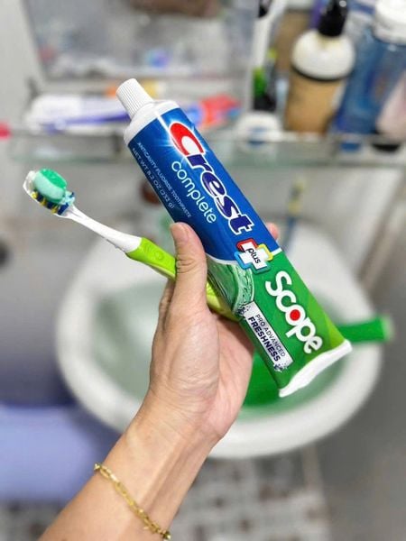 Kem Đánh Răng Crest 3D White Complete Scope Mỹ 232g