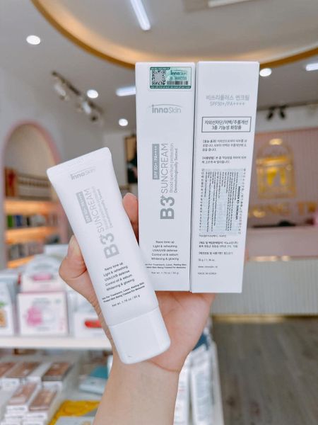Kem Chống Nắng Nâng Tone Innoskin B3+ Suncream SPF50+ PA++++ 50g Xám