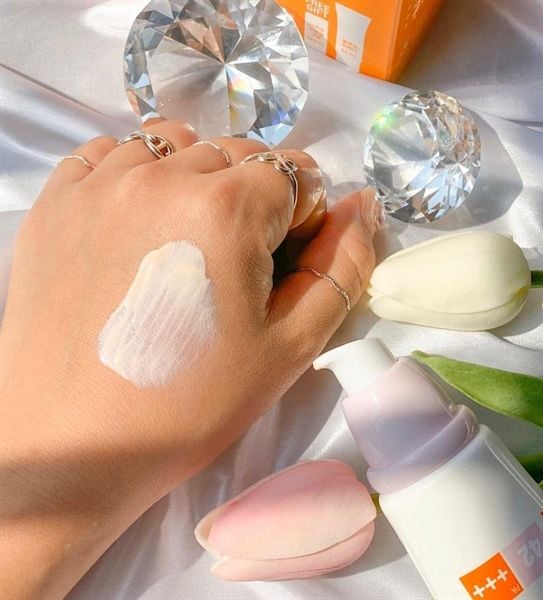 (CÔNG TY) Kem Chống Nắng CNP Laboratory Nâng Tông Da 50ml