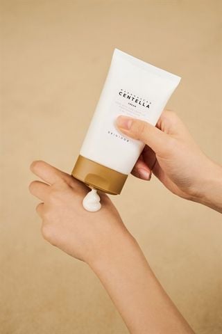 Kem Dưỡng Skin1004 Rau Má Dưỡng Ẩm, Phục Hồi Da 75g Madagascar Centella Asiatica Cream