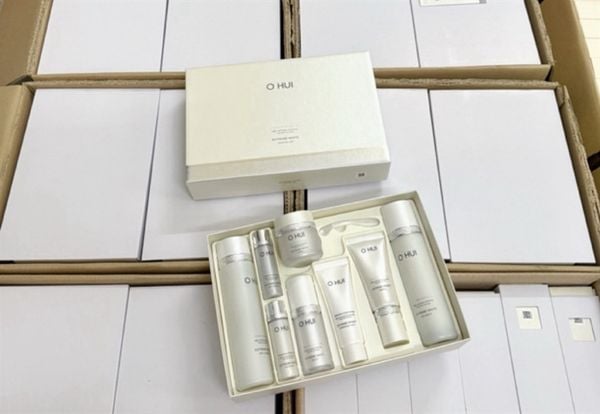 Bộ Dưỡng Trắng Da OHUI Extreme White Special Set 8 Sản Phẩm