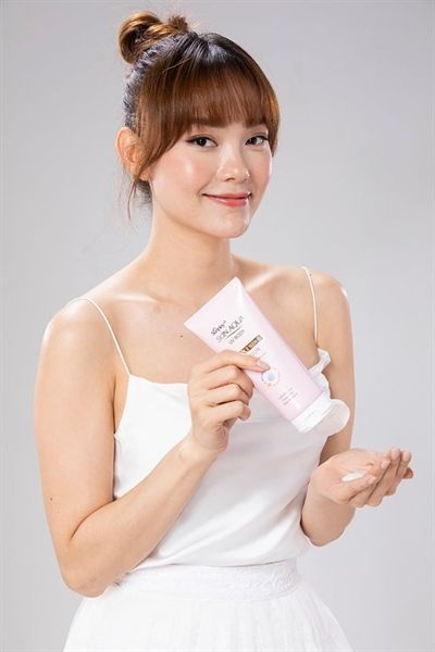 Lotion Chống Nắng Sunplay Dưỡng Thể Sáng Mịn 150g Skin Aqua UV Body Whitening Lotion SPF 50+ PA++++