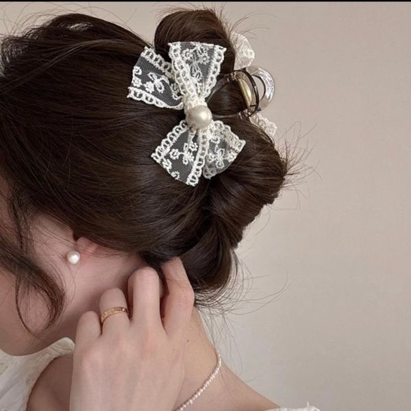 Kẹp tóc cào ren đính ngọc trai