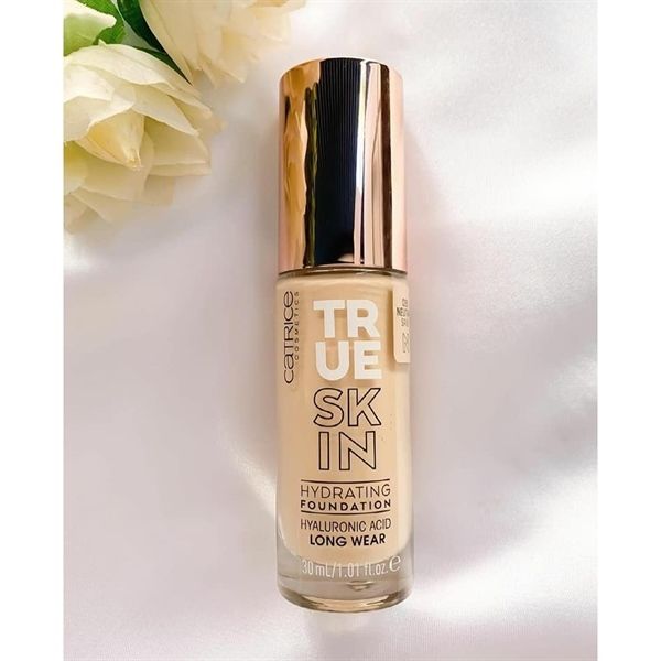 Kem Nền Catrice True Skin Hydrating Foundation #020 Warm Beige 30ML