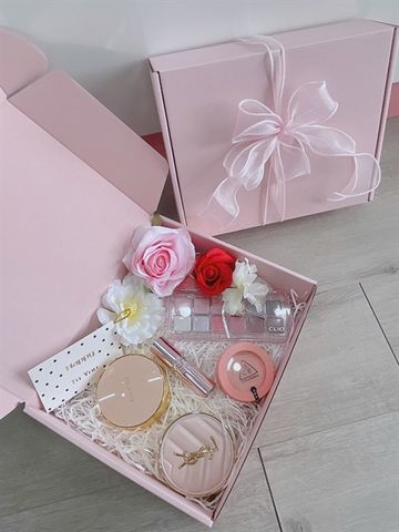 HỘP QUÀ BUỘC NƠ KÈM TÚI