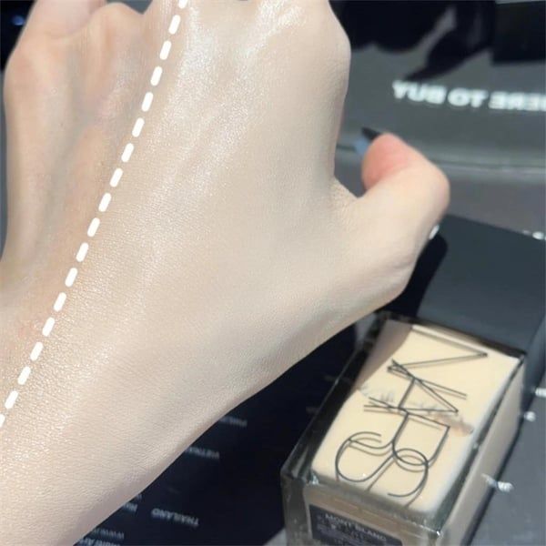 Kem nền NARS Light Reflecting Foundation - LIGHT 3 GOBI 30ML