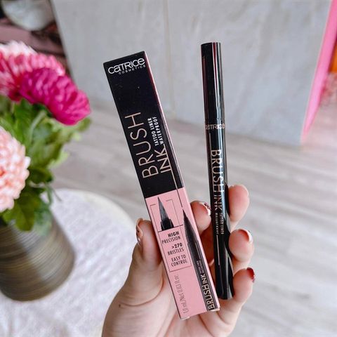 Bút kẻ mắt Catrice Brush Ink Tattoo Liner Waterproof 010 Black 1ml