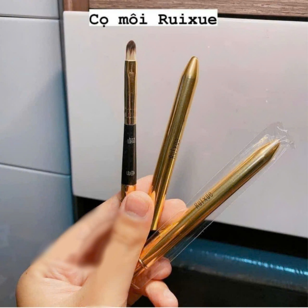 Cọ Son Có Nắp Julie Ruixue