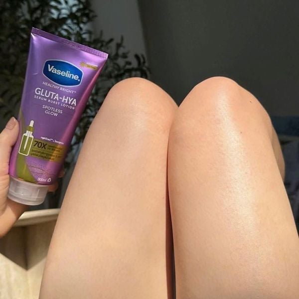 Dưỡng thể trắng da Vaseline Gluta-Hya Serum Burst Lotion 70X 290ml #Spotless Glow