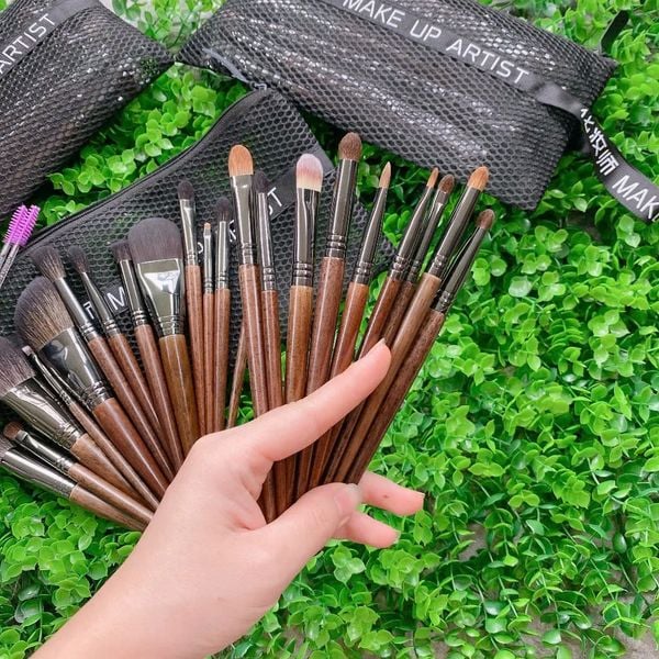 Bộ Cọ Make Up Artist trang điểm chuyên nghiệp lông thú 22 cây + tặng kèm túi lưới