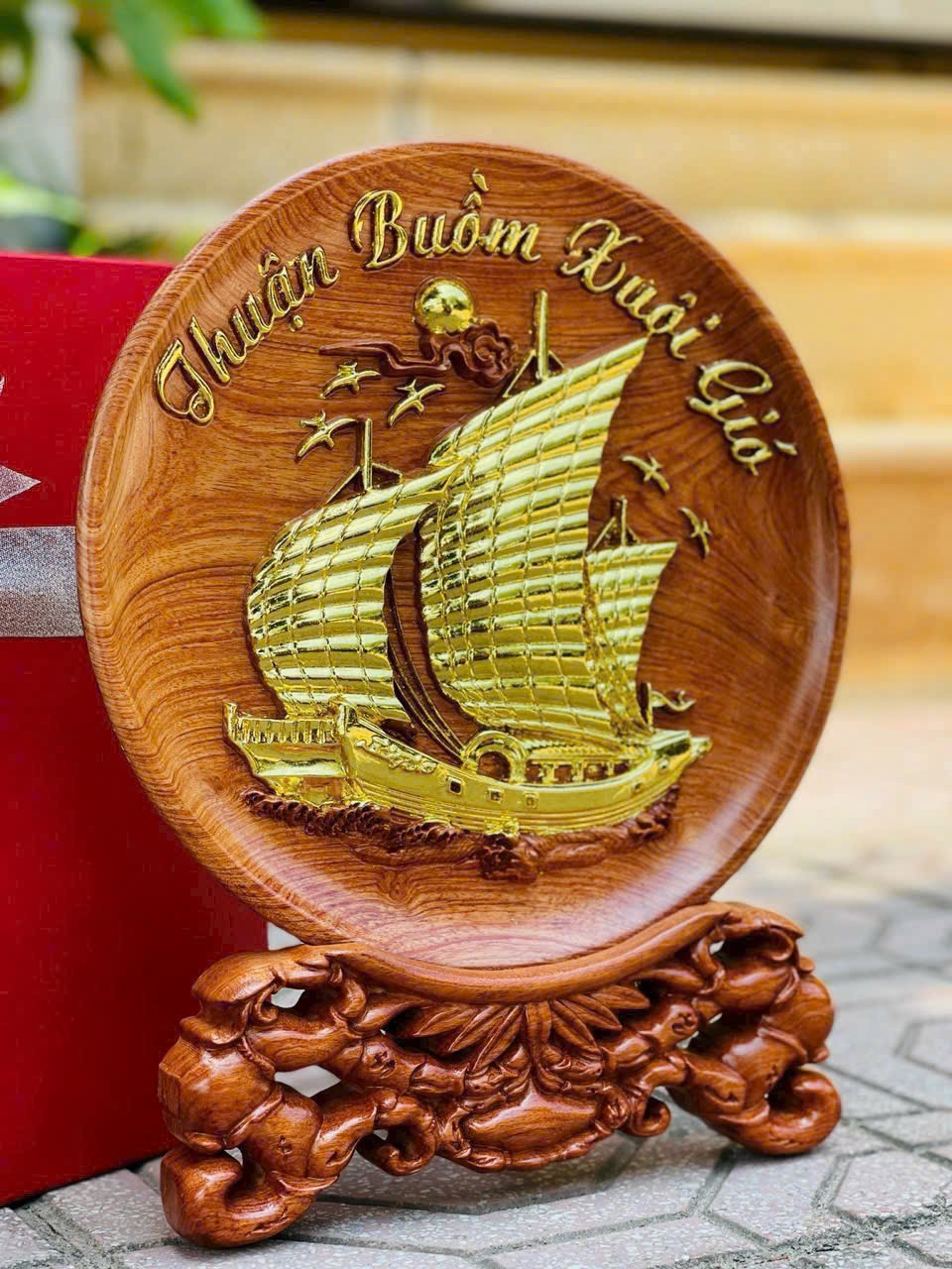 Đĩa Gỗ Hương Thuận Buồm Xuôi Gió – Cao 40cm, ĐK 30cm – Quà Tặng Phong Thủy Ý Nghĩa