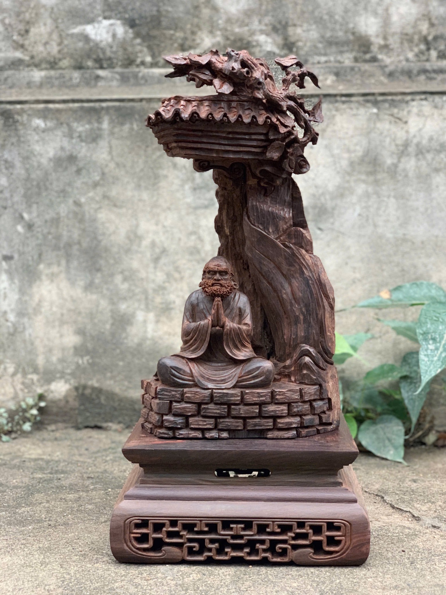 Tác phẩm Đạt Ma Sư Tổ – Cây Liền Khối Gỗ Trắc Đen