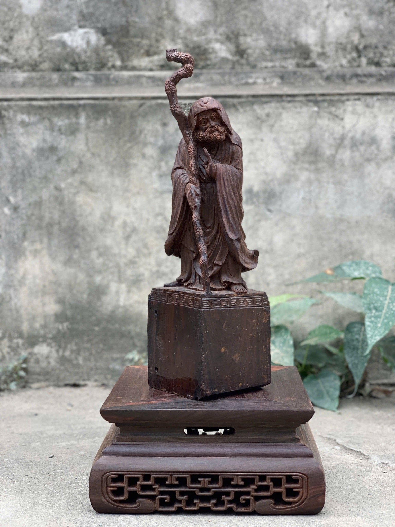 Tác phẩm Đạt Ma Giáo Hoá – Phôi Trụ Cầu Thang Gỗ Trắc