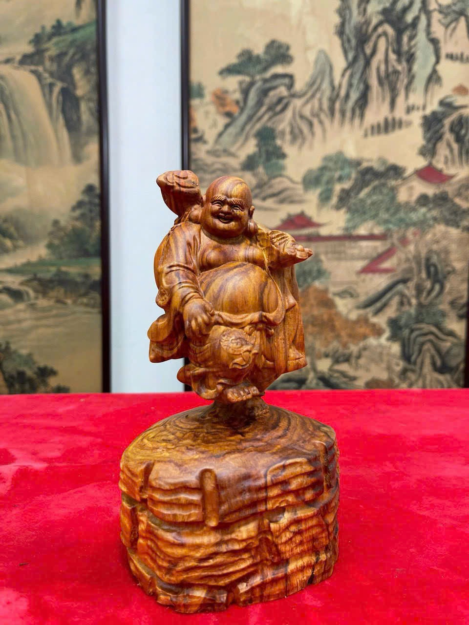 Cụ Di Lặc Gỗ Sưa Bắc Liền Khối – Nhỏ Gọn, Độc Đáo, Ý Nghĩa Phong Thủy!
