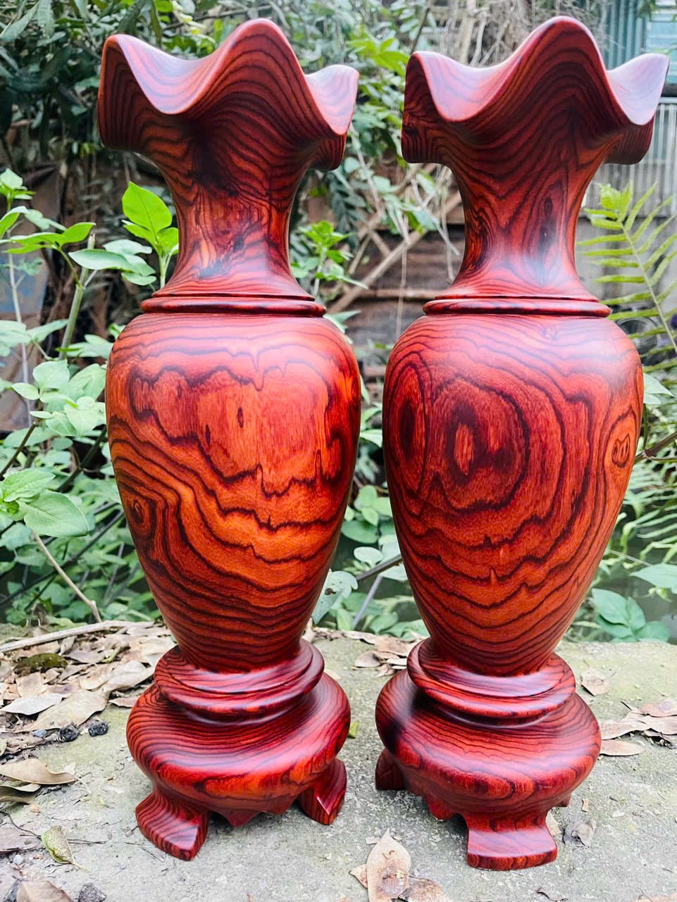 Lục bình gỗ trắc vân đẹp như sưa – tiện tay thủ công, sang trọng từng chi tiết