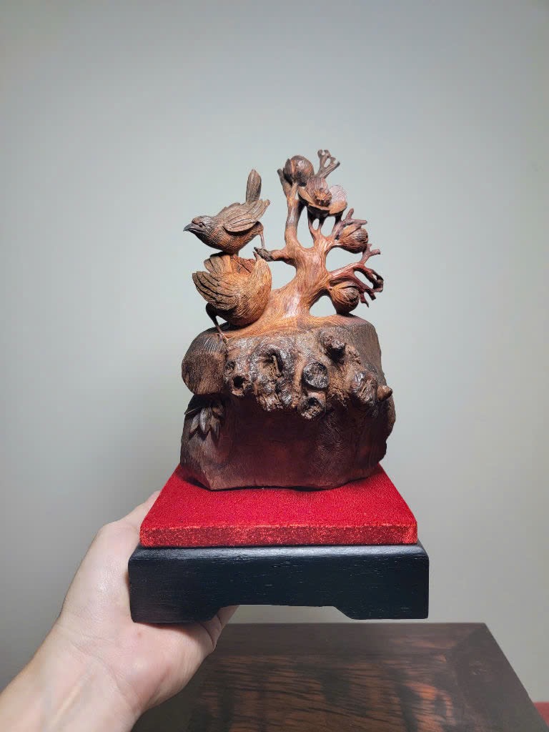 Tượng gỗ Uyên Ương Mai Điểu – Chất nu trắc liền khối tặng kèm kỷ nhung