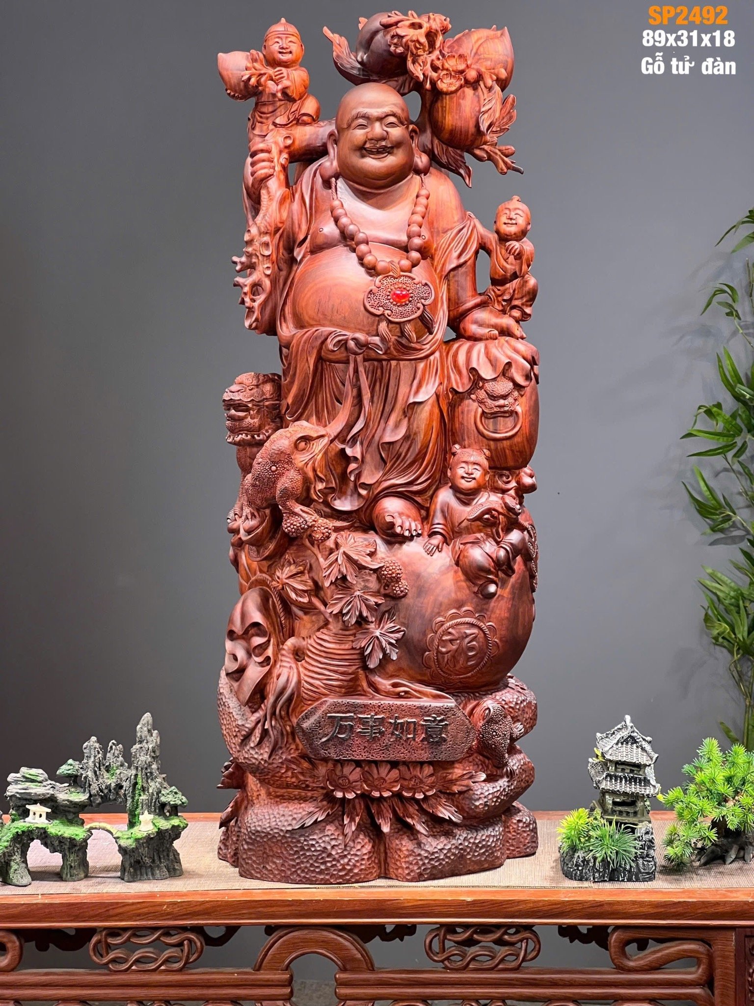 Tượng Di Lặc Vác Đào Tam Phúc – Gỗ vương mộc tử đàn đỏ đục tay cao 89cm