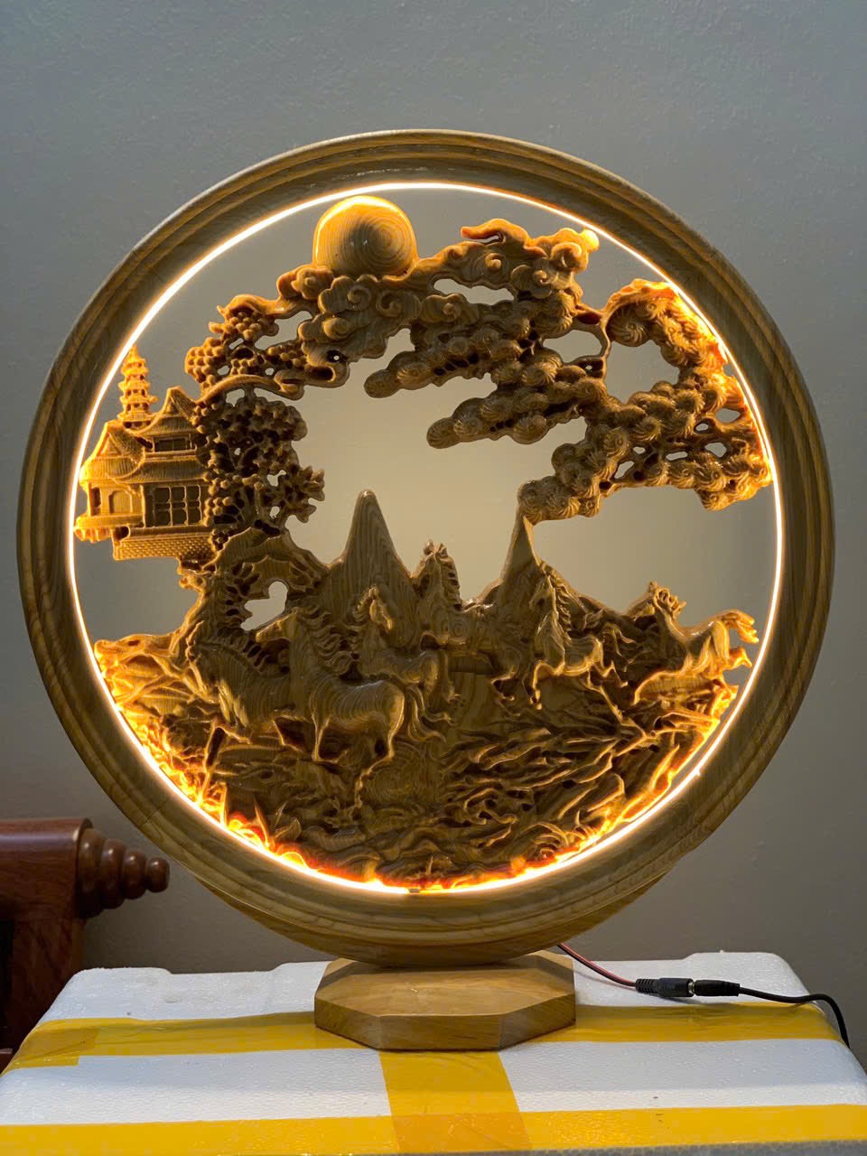 Đèn Gỗ Pơ Mu Chạm Khắc Nghệ Thuật – Sang Trọng & Tinh Tế