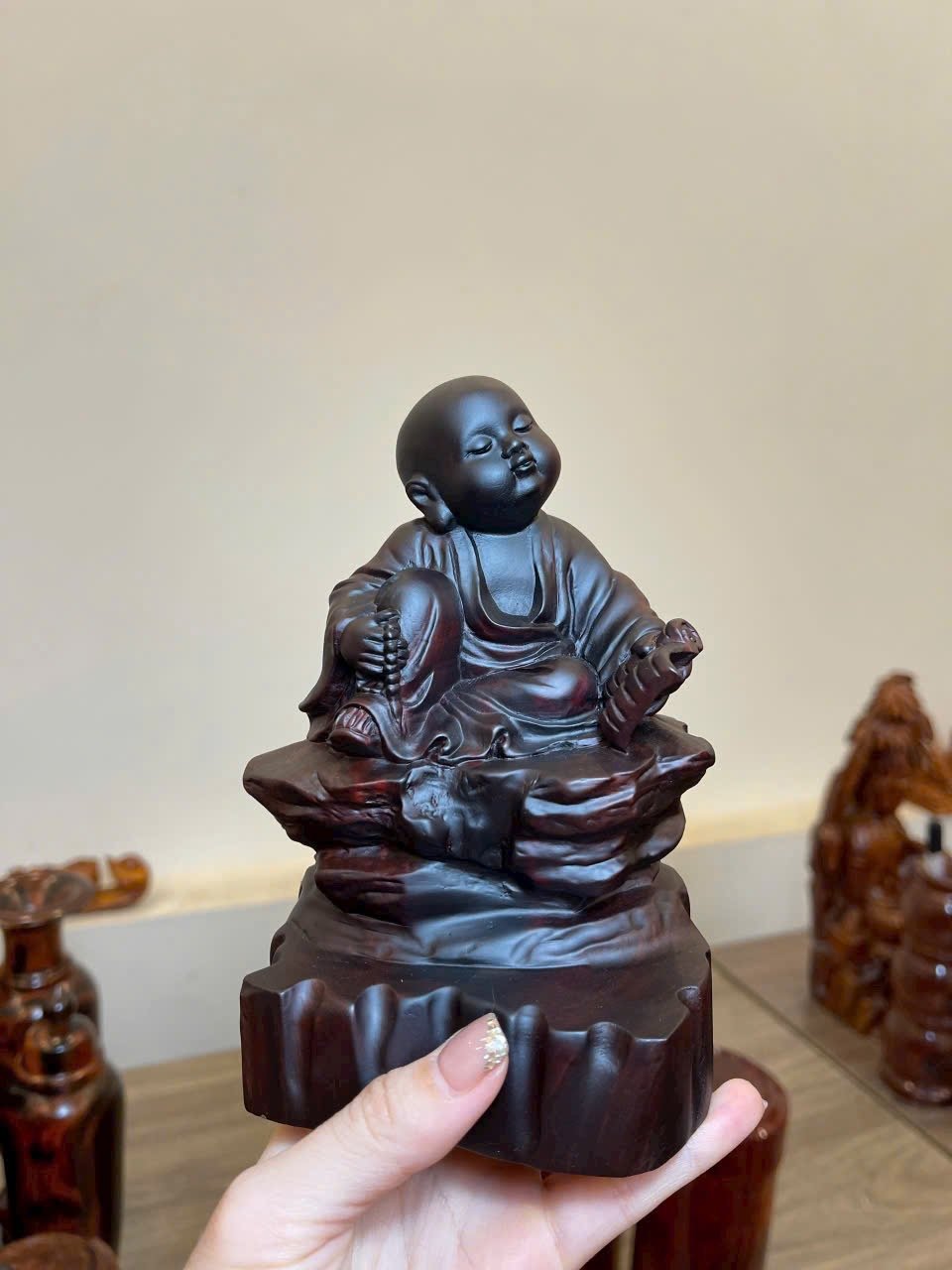 Tượng Chú Tiểu Đọc Sách Gỗ Trắc – Phong Thủy Bình An, Tĩnh Tâm