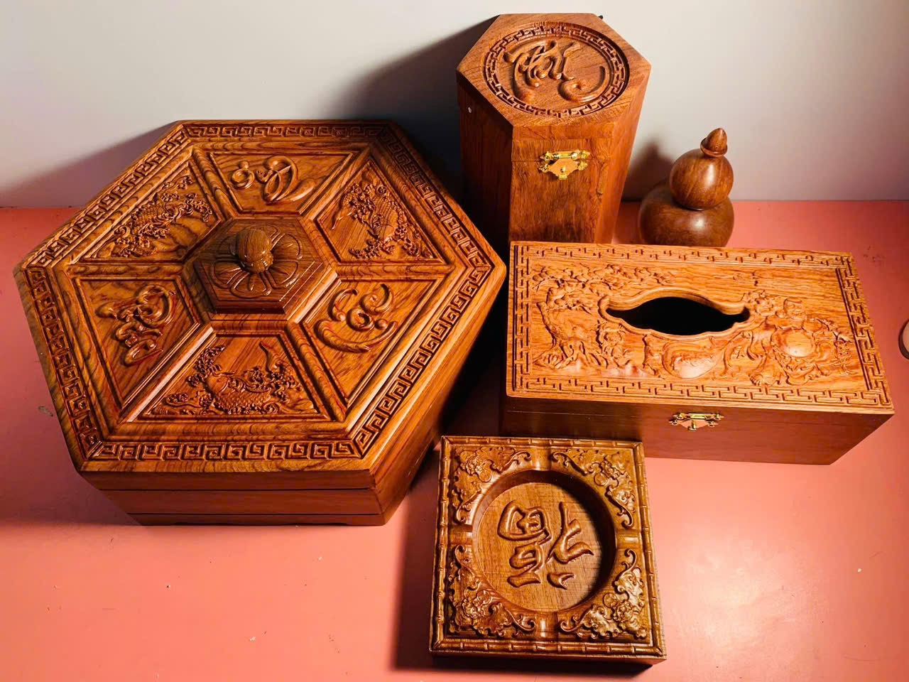 Bộ 5 món gỗ hương để bàn – Hộp bánh kẹo, hộp khăn, đồ decor thủ công cao cấp