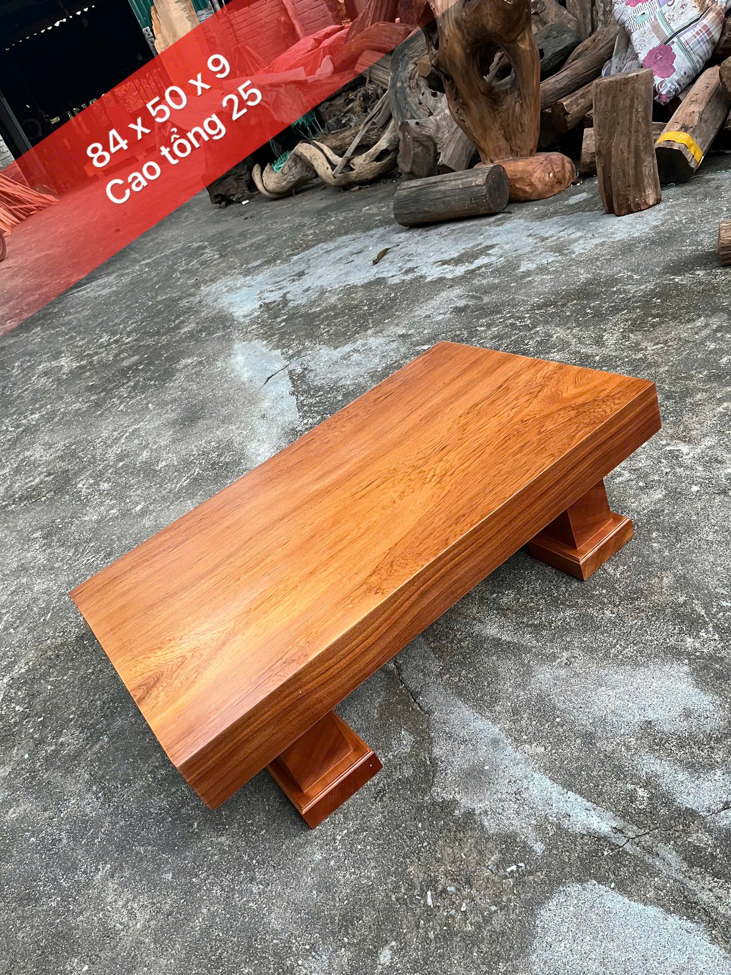 Bàn trà gỗ Ngọc Am đỏ nguyên khối – Gỗ thơm, vân đẹp, trưng bày đẳng cấp