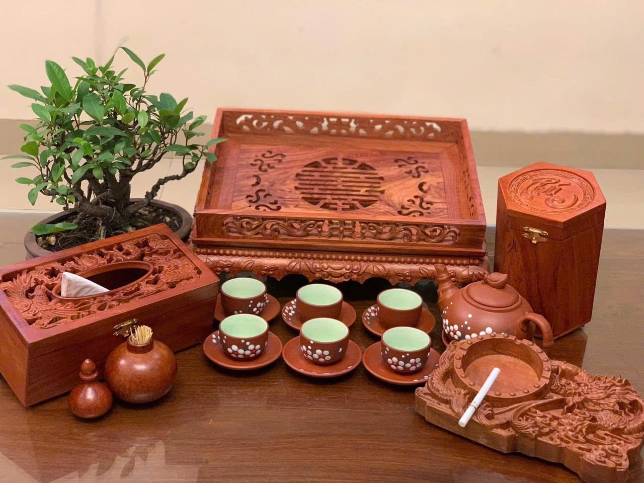 Combo bàn trà 6 món gỗ hương – Khay chân quỳ, ấm chén, hộp trà tiện dụng