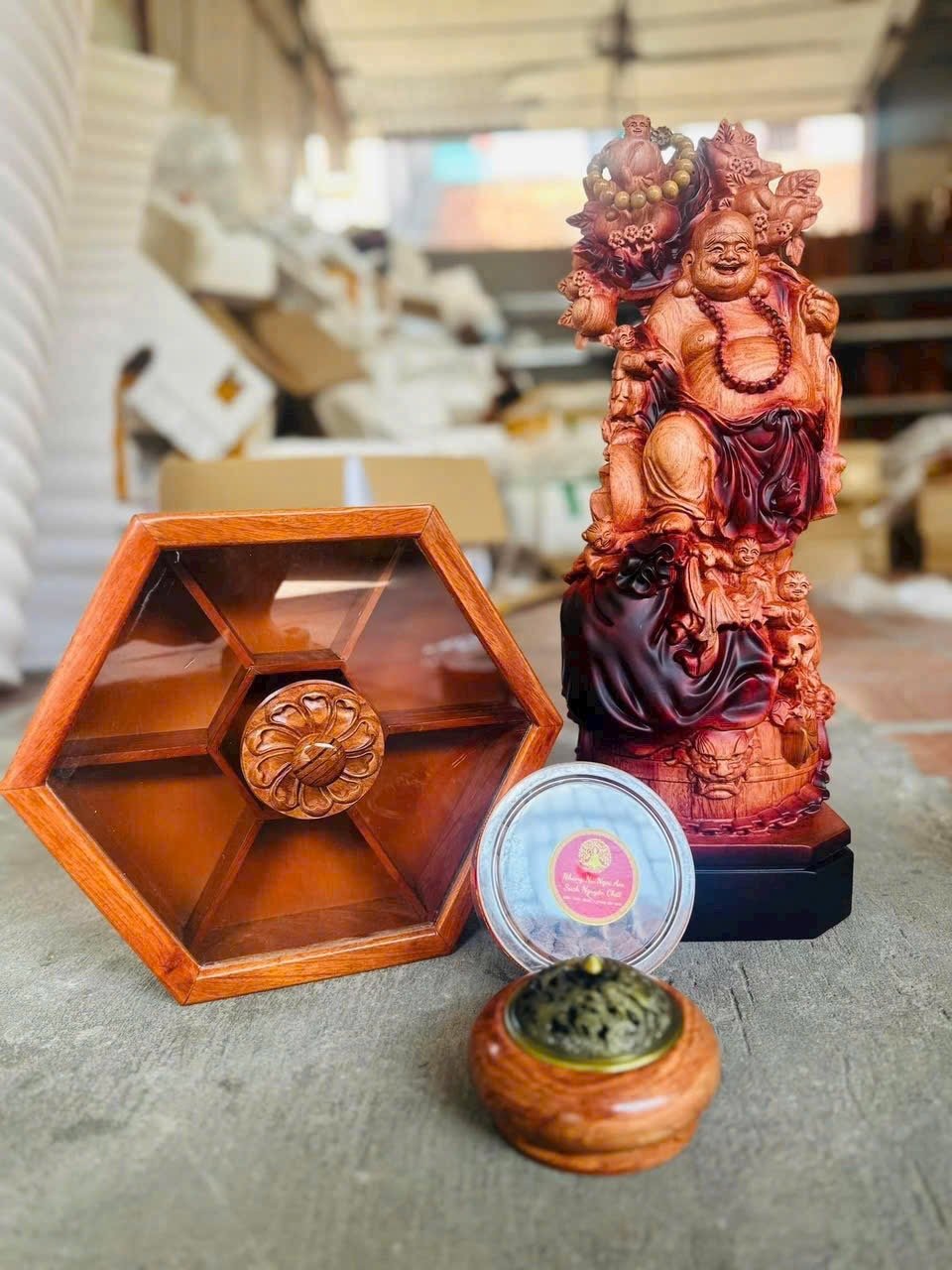 Combo tượng Di Lặc gỗ hương kèm hộp bánh kẹo, lư trầm, vòng tay – Bộ 5 món phong thủy