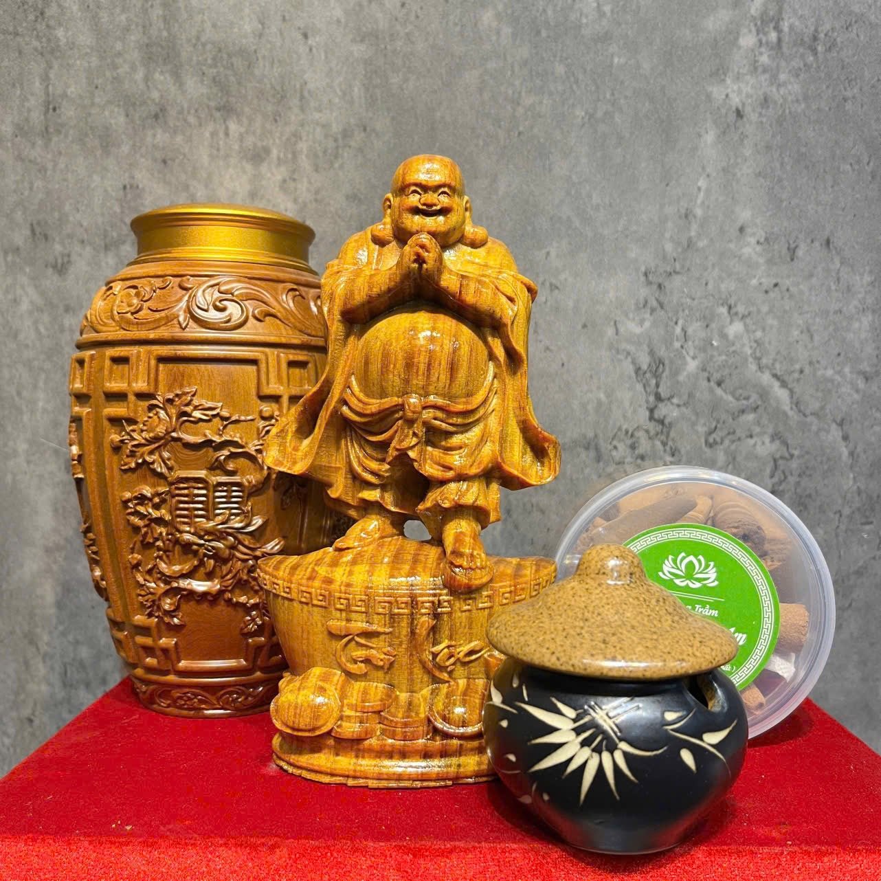 Combo 4 món hộp chè, tượng Di Lặc chúc phúc, nụ trầm và lư sứ phong thủy