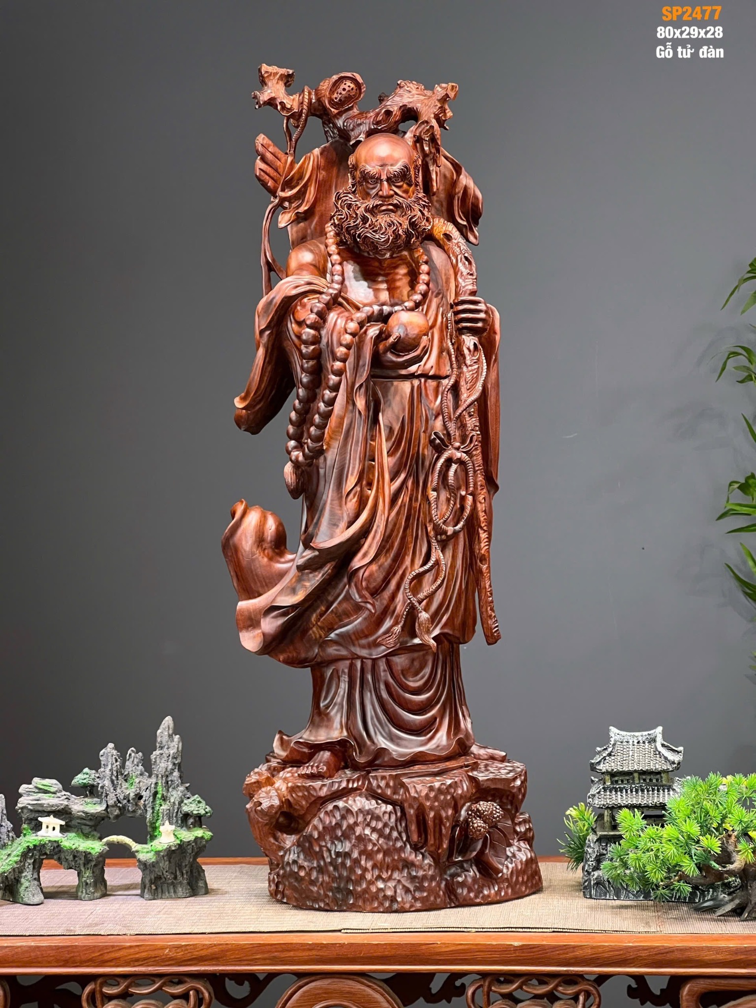 Tượng Đạt Ma Khất Thực gỗ Vương Mộc Tử Đàn đỏ đục kỹ – Cao 80cm liền khối