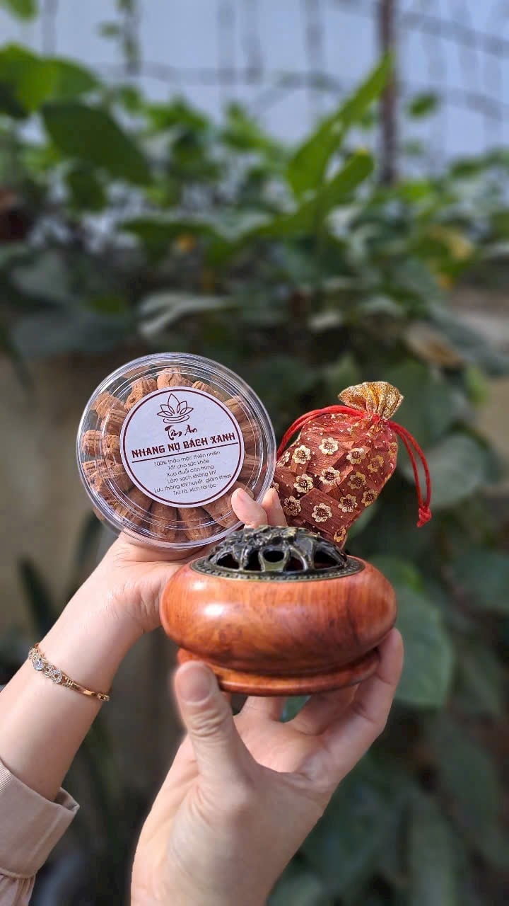 Combo đốt trầm đón năm mới – Nụ Ngọc Am + Túi thơm + Lư gỗ hương cao cấp