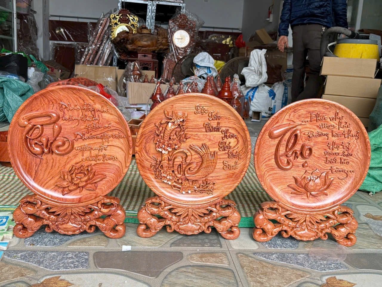 Bộ 3 Đĩa Gỗ Hương Chữ Thư Pháp Nghệ Thuật – Trang Trí Phòng Khách Cao Cấp