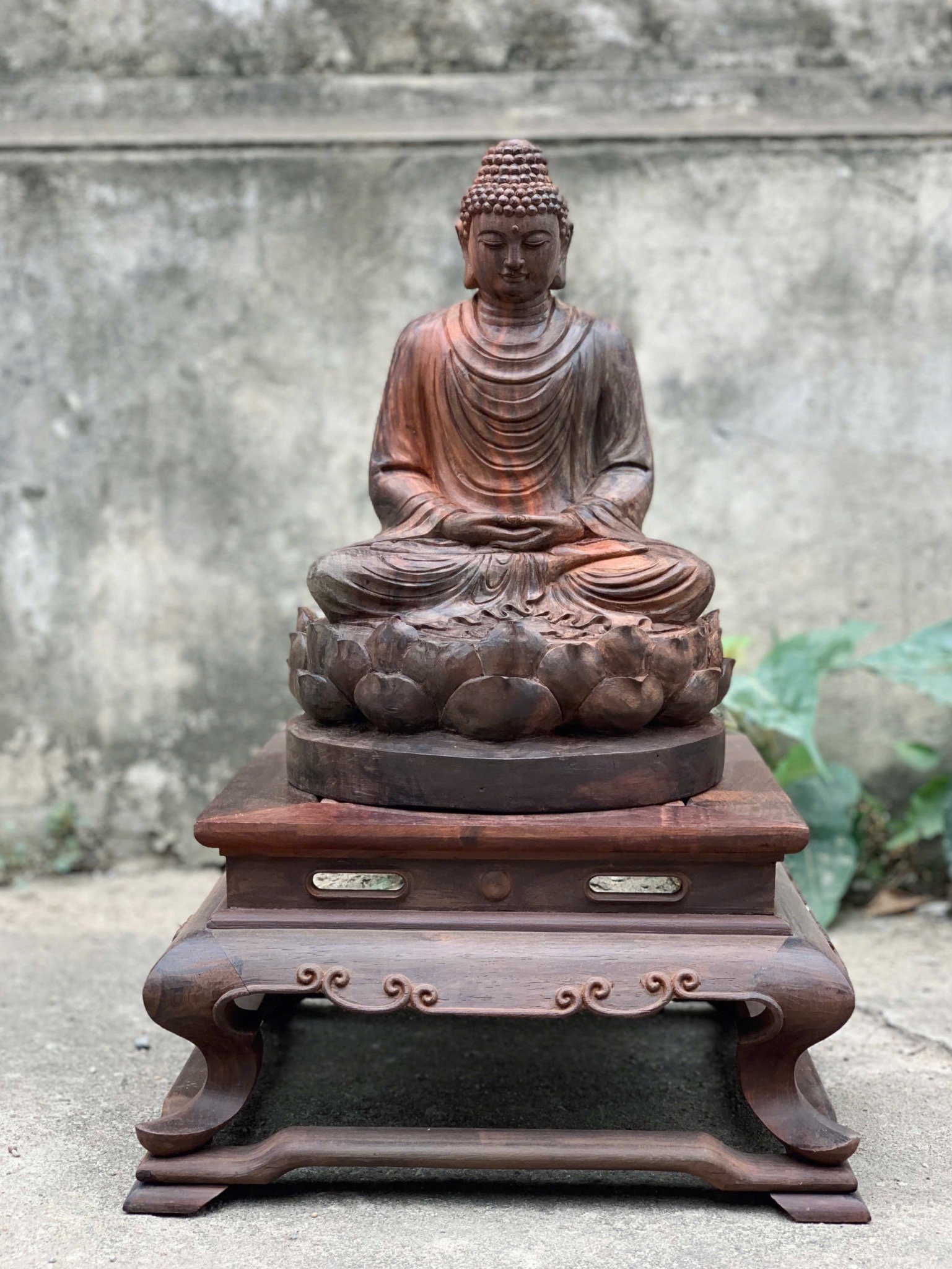 Tượng Phật Thích Ca gỗ trắc cũ liền khối cao 28cm