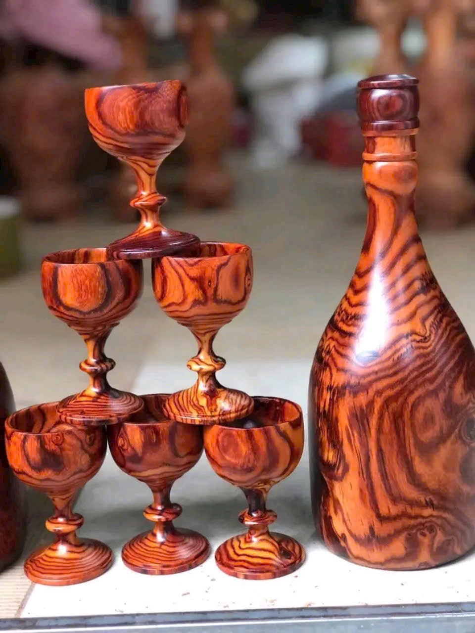 Bộ ly và chai rượu gỗ trắc – vân đẹp, hàng thủ công cao cấp