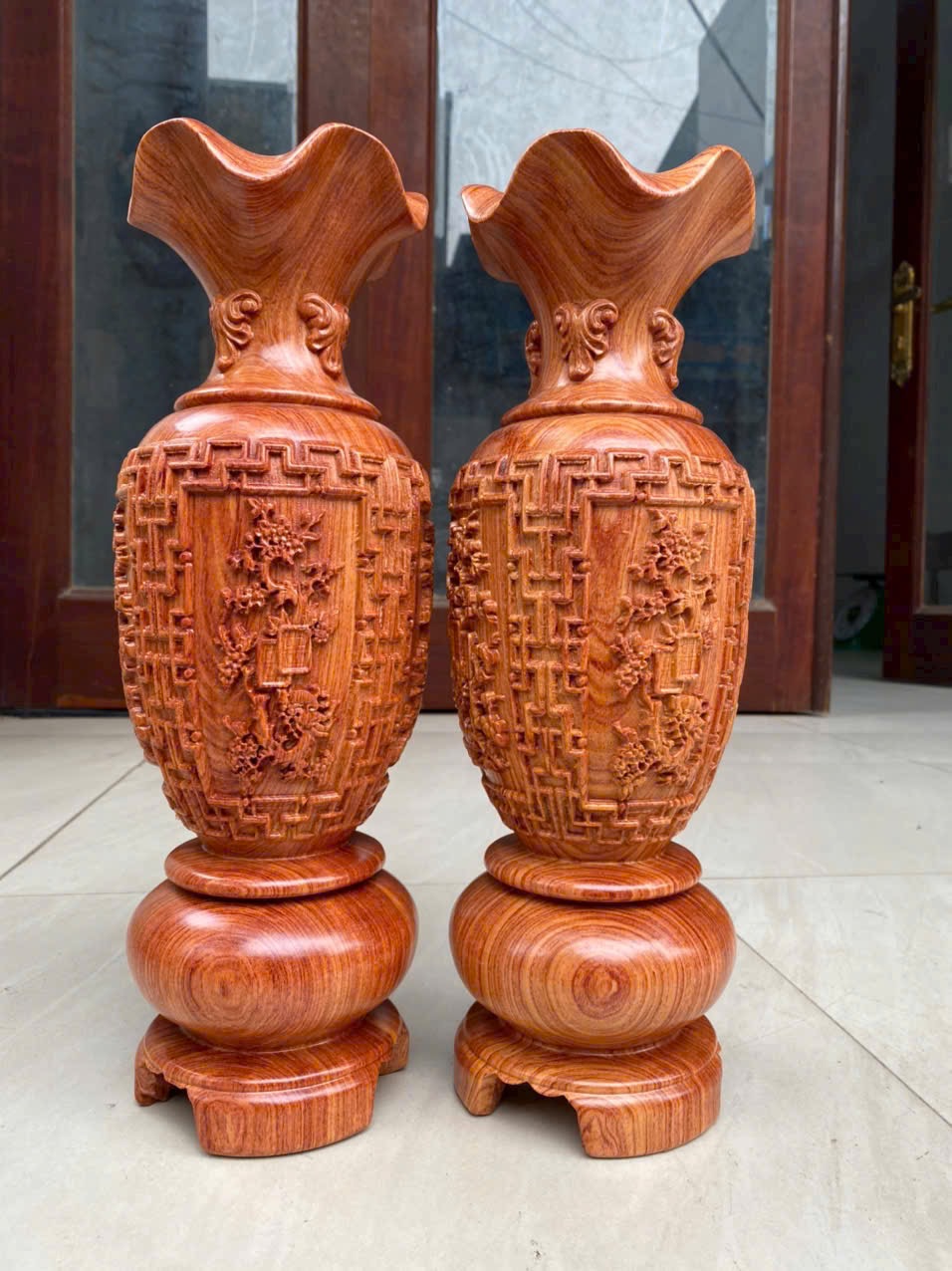 Cặp Lục Bình Gỗ Hương Đá Đục Tứ Quý Bốn Mùa – Trang Trí Phong Thủy Ý Nghĩa