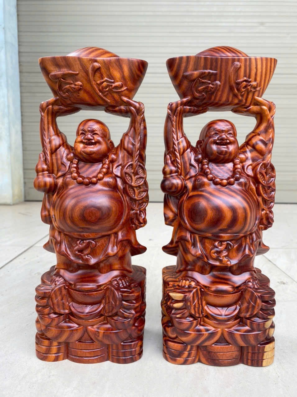 Tượng Di Lặc Dâng Bát Vàng Gỗ Trắc Dây Cao 30cm – Gỗ Đẹp, Vân Sắc Nét