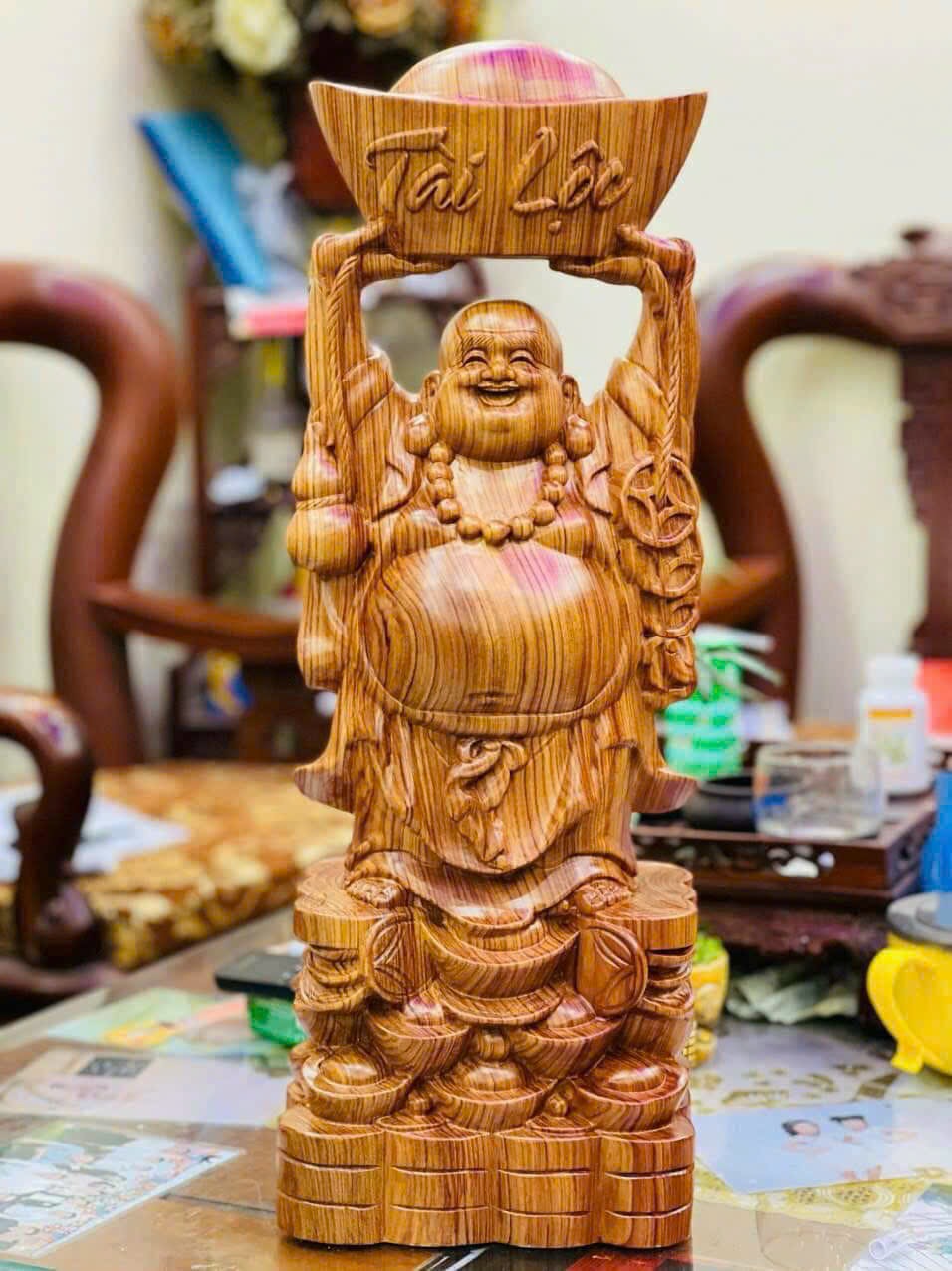 Tượng Di Lặc Dâng Vàng Gỗ Hương Đá – Mang Tài Lộc Cho Gia Chủ