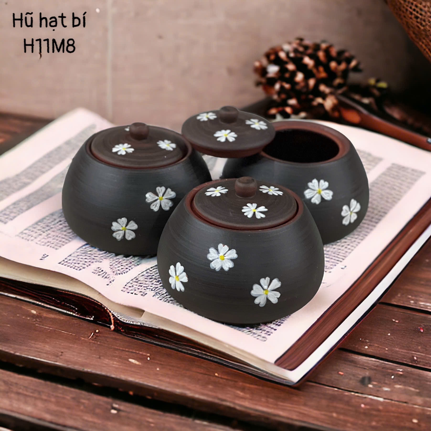 Hũ hạt bí gốm Bát Tràng – Dáng cổ điển, họa tiết tinh tế