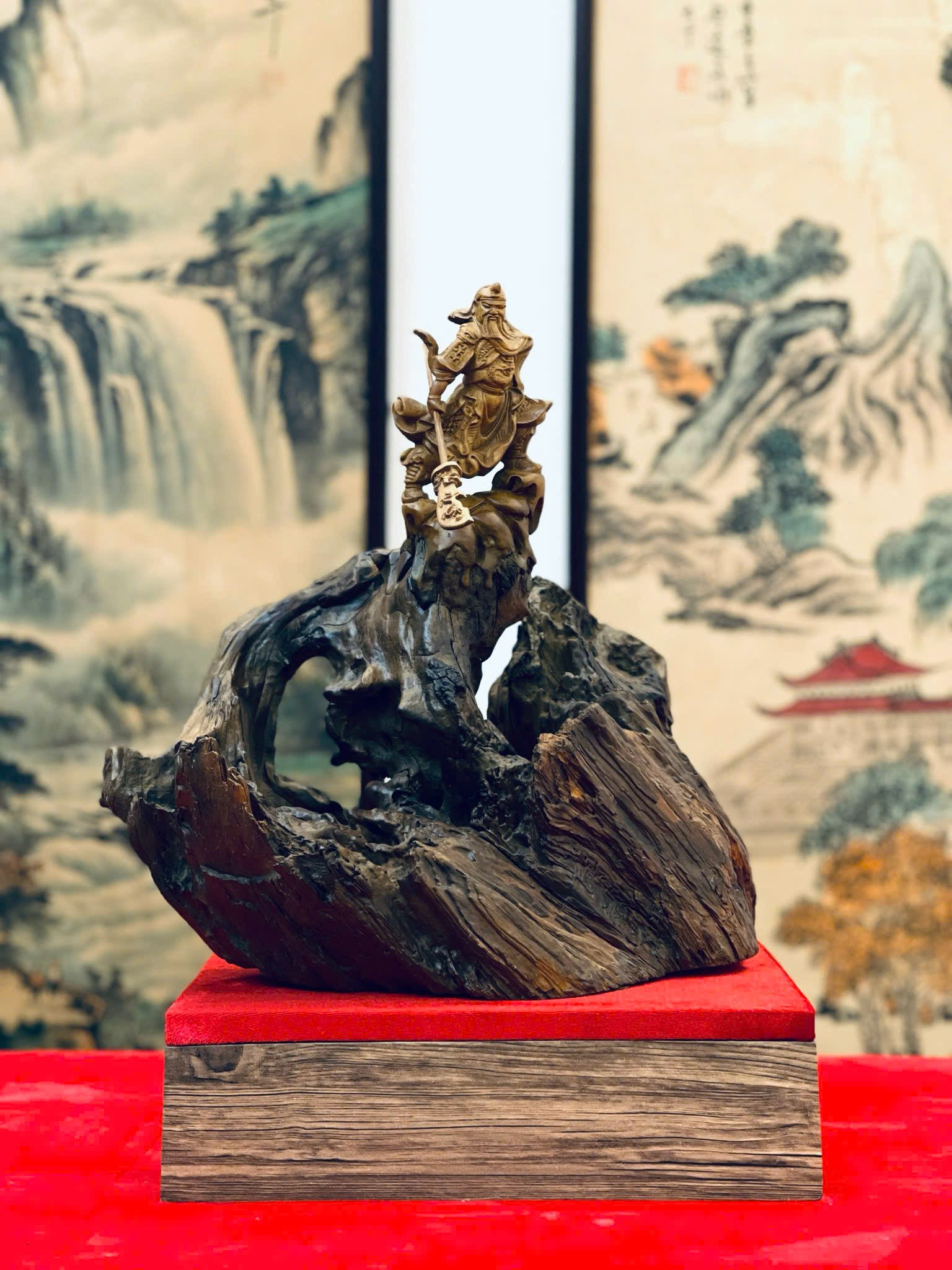 Tượng Quan Công Múa Quyền – Gỗ Lũa Bách Xanh Mộc Châu, Cao 36cm