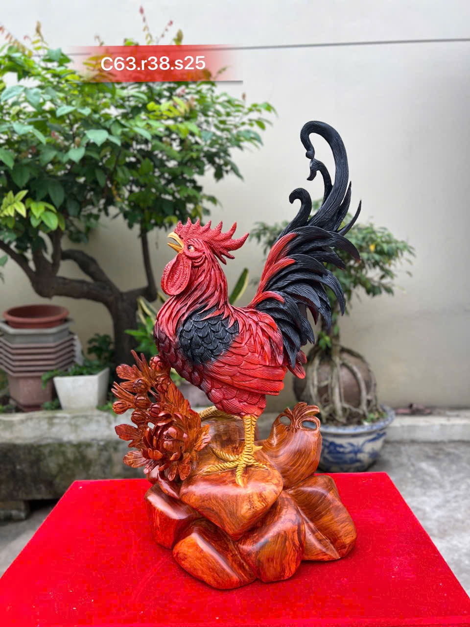 Tượng Nhất Kê – Gỗ Hương Ta, Chạm Khắc Tinh Xảo, Phong Thủy Cát Tường