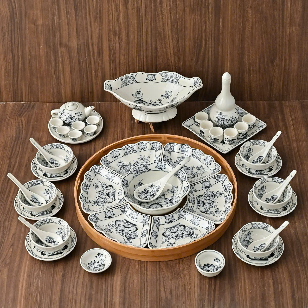 Set Bát Đĩa Hoa Mặt Trời 32 Chi Tiết - Bát Tràng Men Trắng Vẽ Tay 45cm