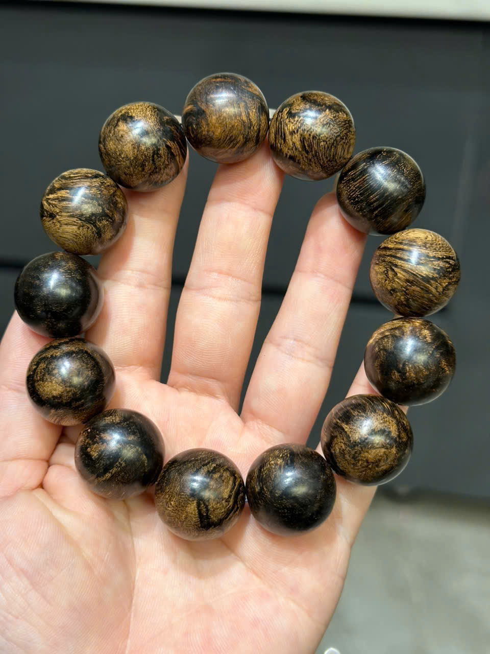 Vòng Trầm Indo Chìm Size 20li – Vân Bông Sắc Nét, Siêu Thơm