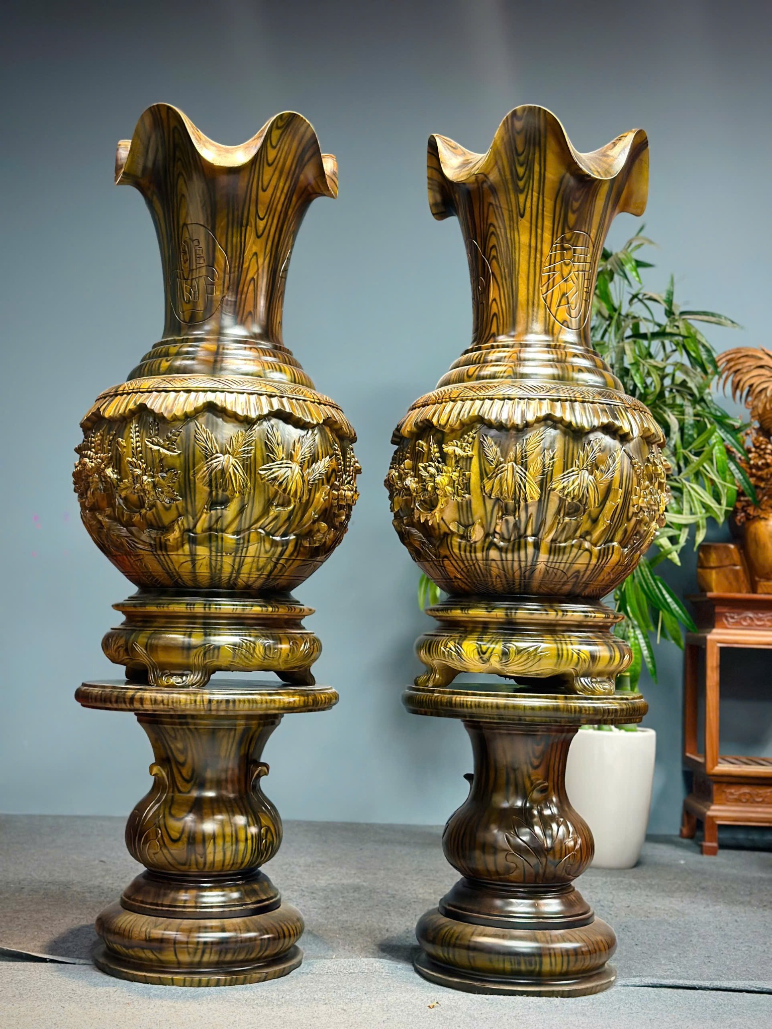 Lục Bình Gỗ Xà Cừ Cao 1m61 - Pu Giả Mun Hoa Lào, Chạm Khắc Tinh Xảo