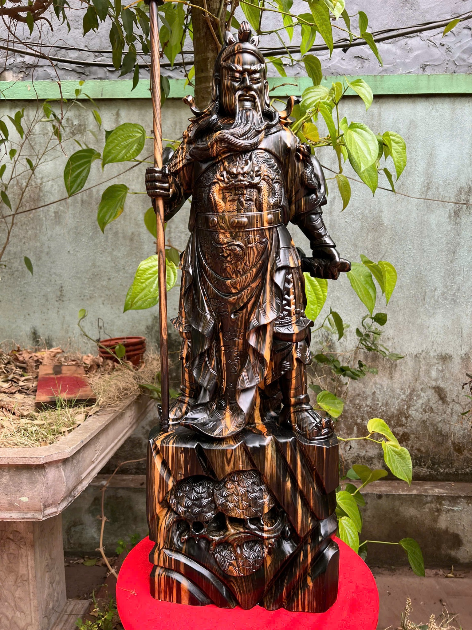 Tượng Quan Công Trấn Ải Gỗ Mun Hoa – Chạm Khắc Tinh Xảo