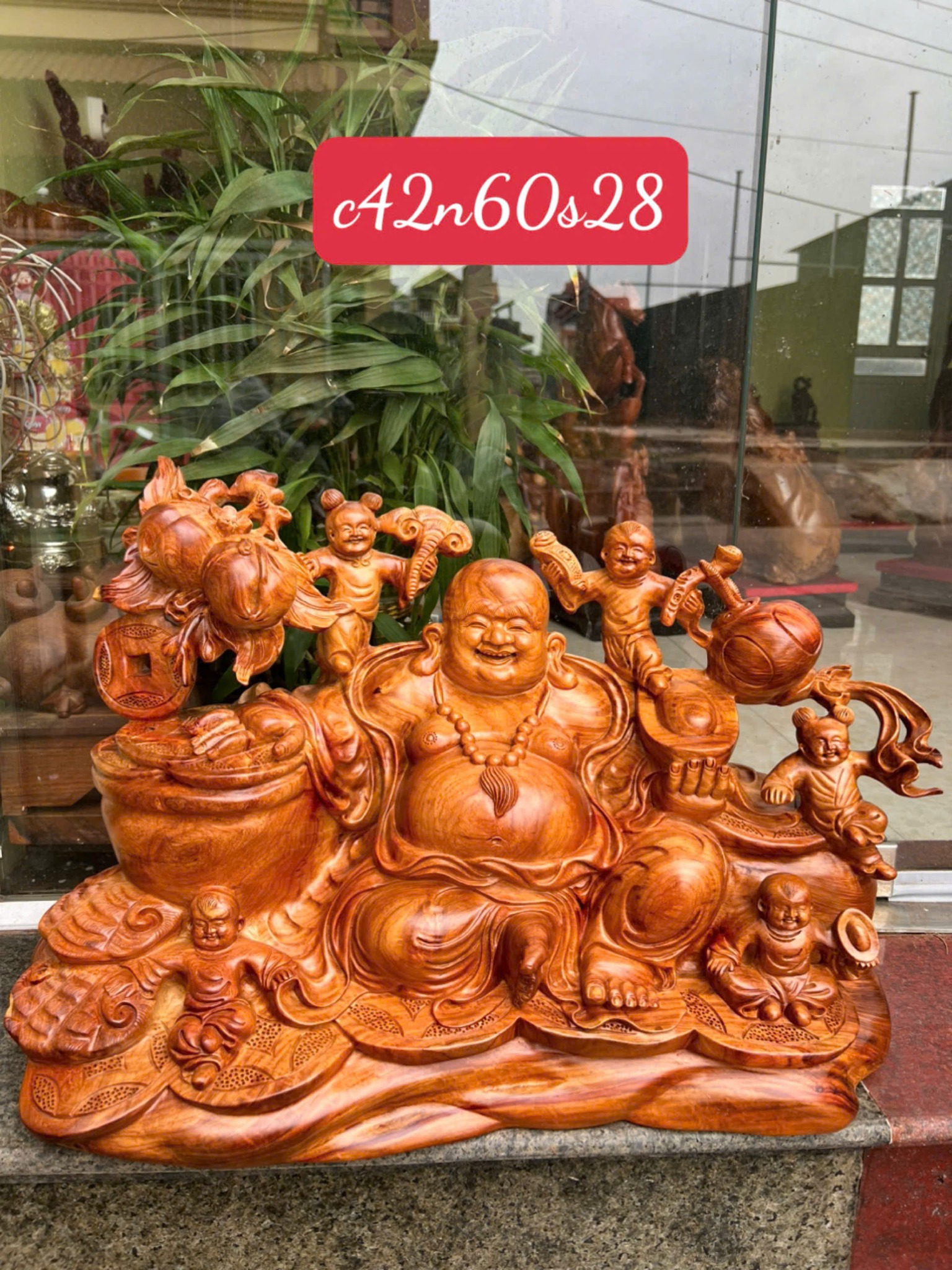 Cụ Di Lặc Gỗ Hương Liền Khối – Biểu tượng của sự may mắn, tài lộc