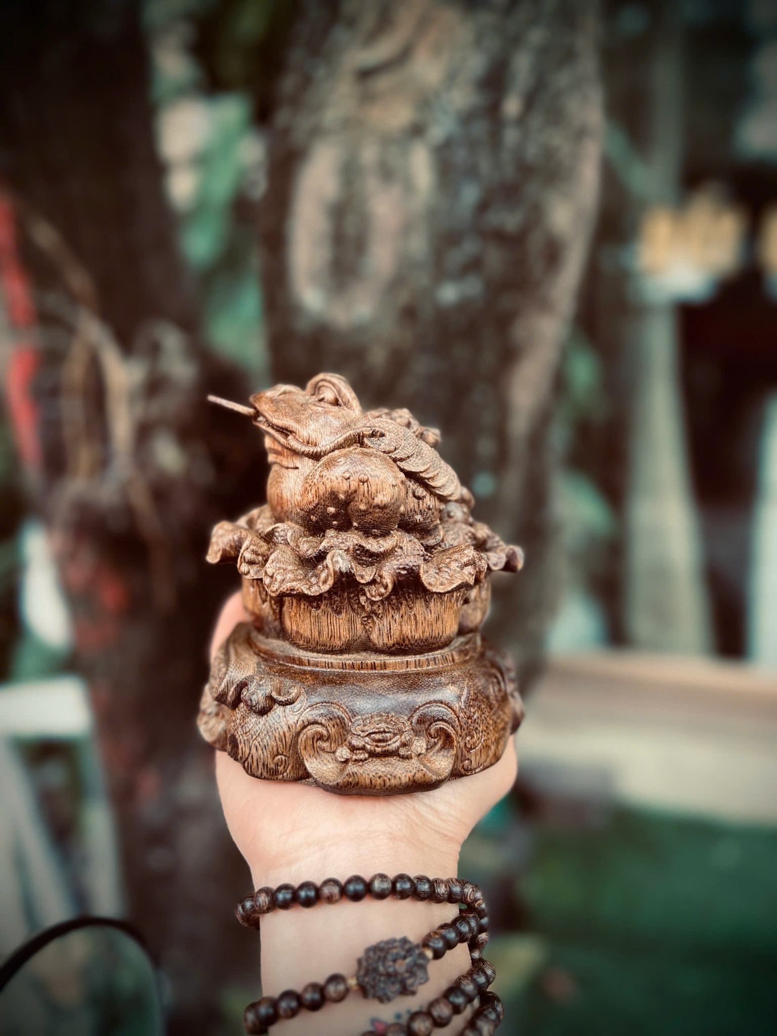 Thiềm Thừ Tài Lộc Gỗ Trầm Hương – Linh Vật Chiêu Tài May Mắn