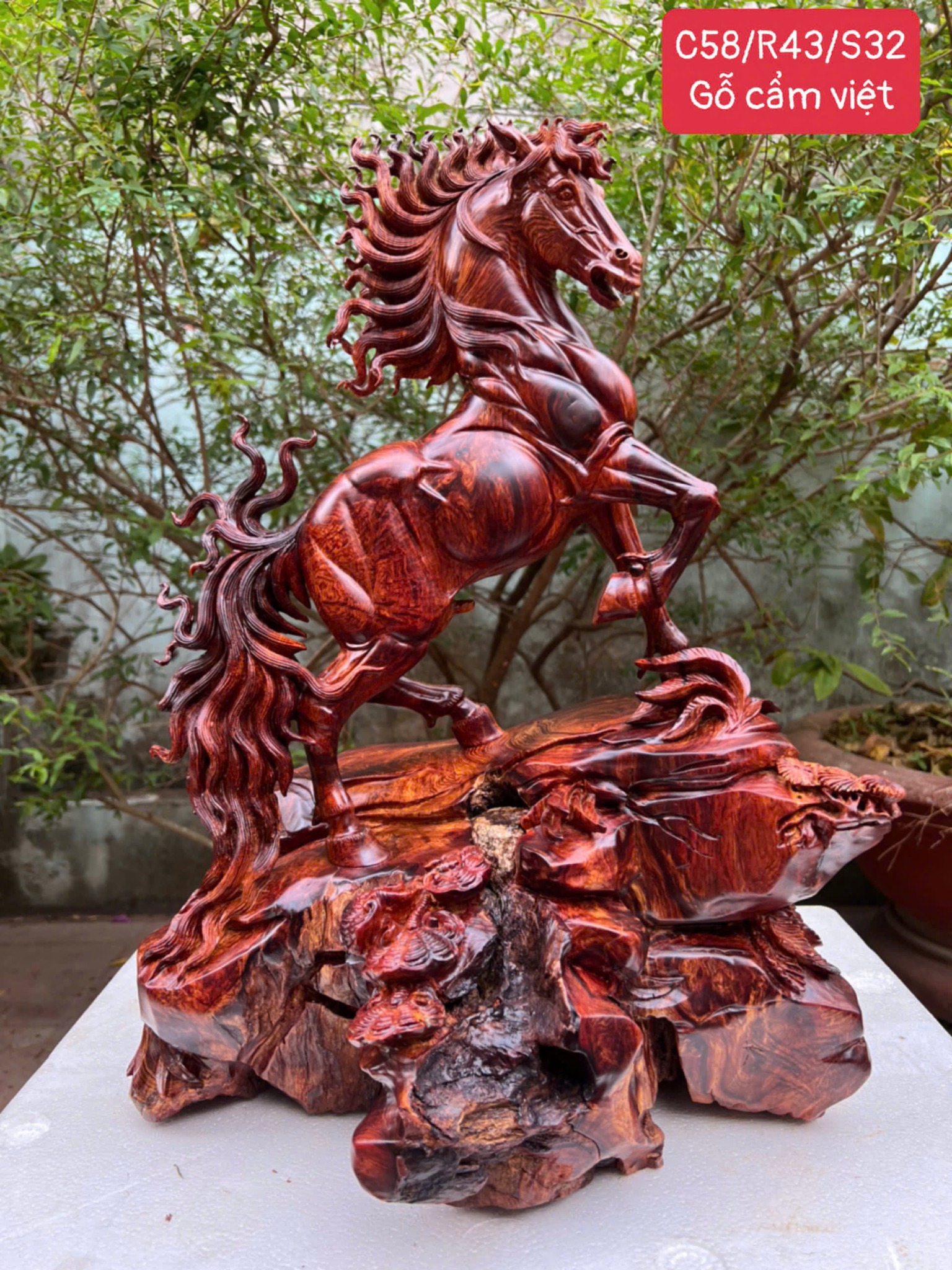 Tượng Nhất Mã Gỗ Cẩm Việt – Tác Phẩm Nghệ Thuật Phong Thủy